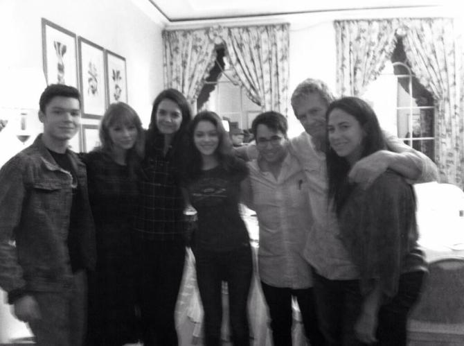 Katie-Holmes-twitter-pic