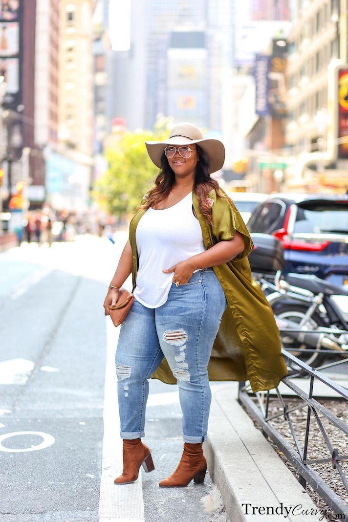 STYLECASTER | How to Wear Ripped Jeans: Street Style Inspiration