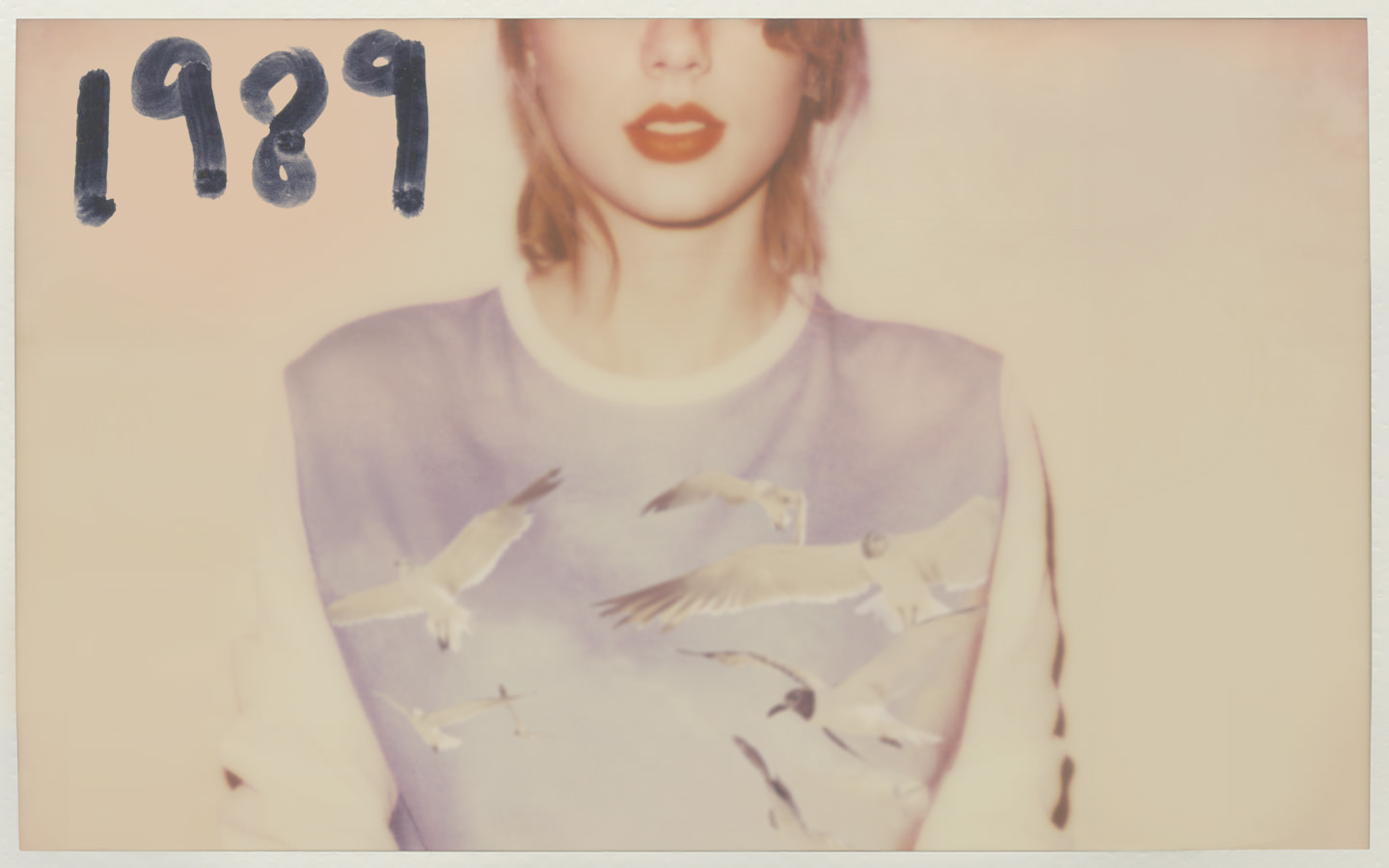 Celebs Tweet Their Love For Taylor Swift's New Album, '1989'