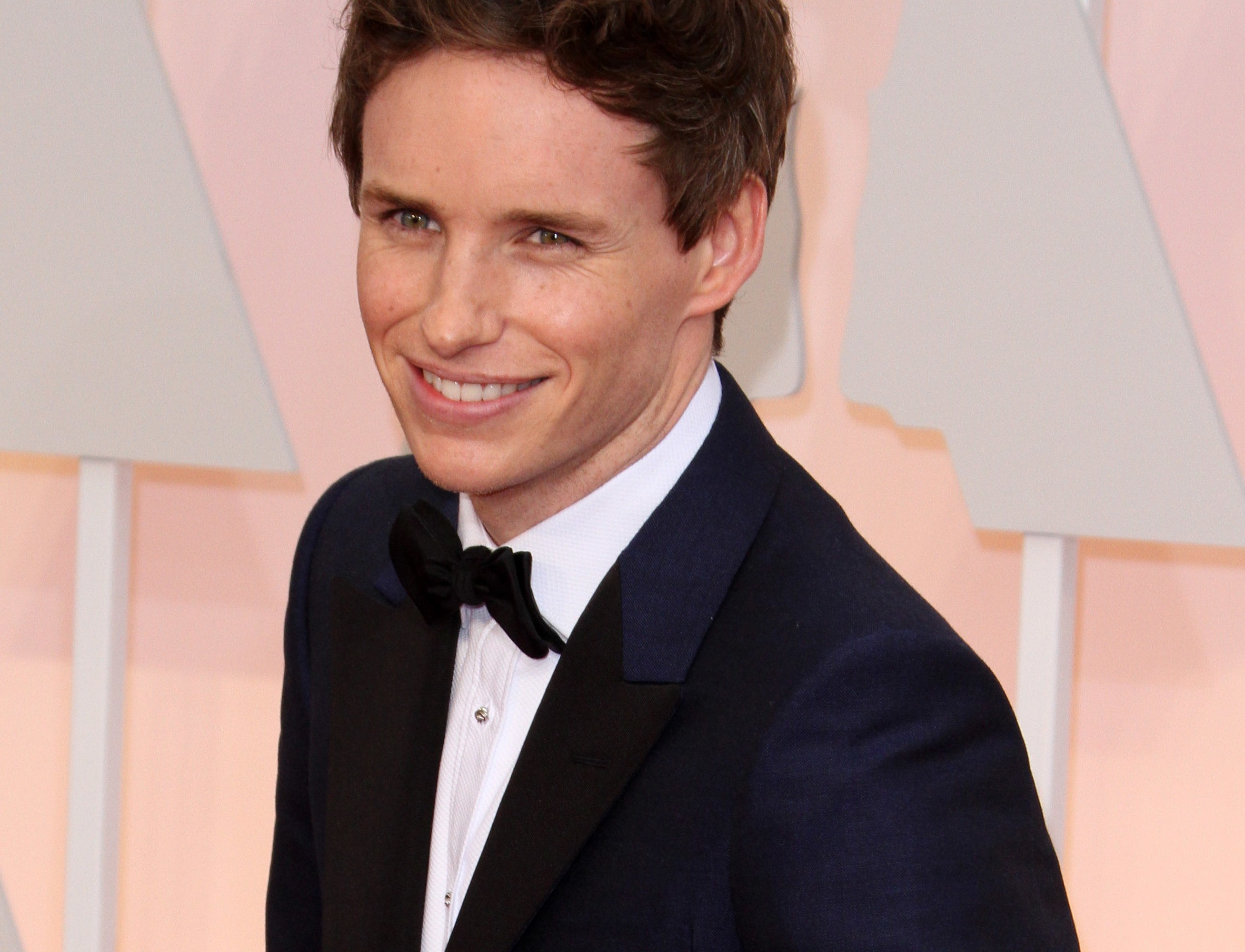 First Look: Eddie Redmayne as a Trans Woman for Upcoming Film