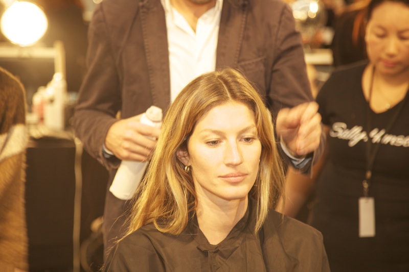 Teens Post "Am I Ugly?" Videos On YouTube Find Confidence