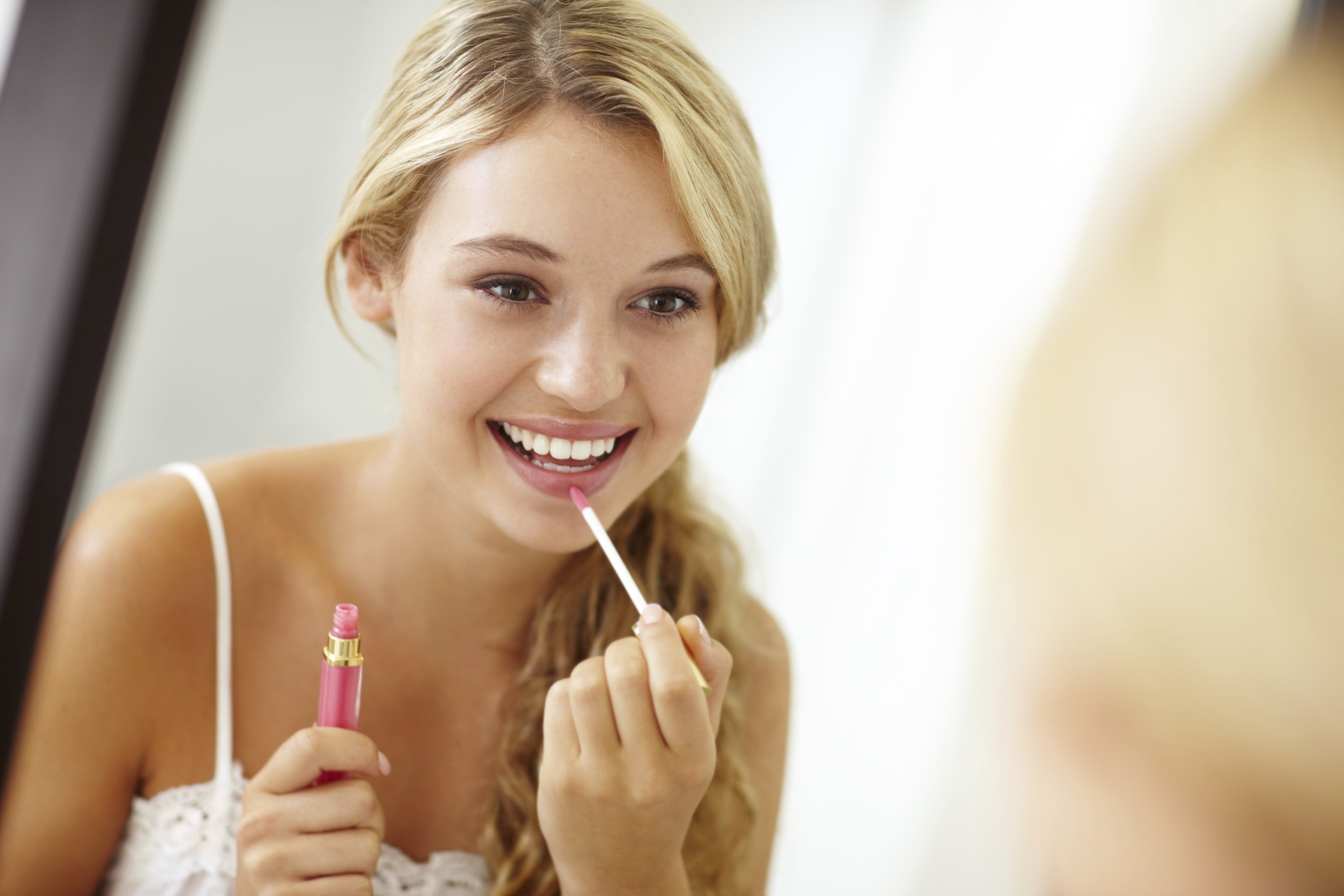 Get Lupita Nyong'o's Stunning Sparkling Makeup