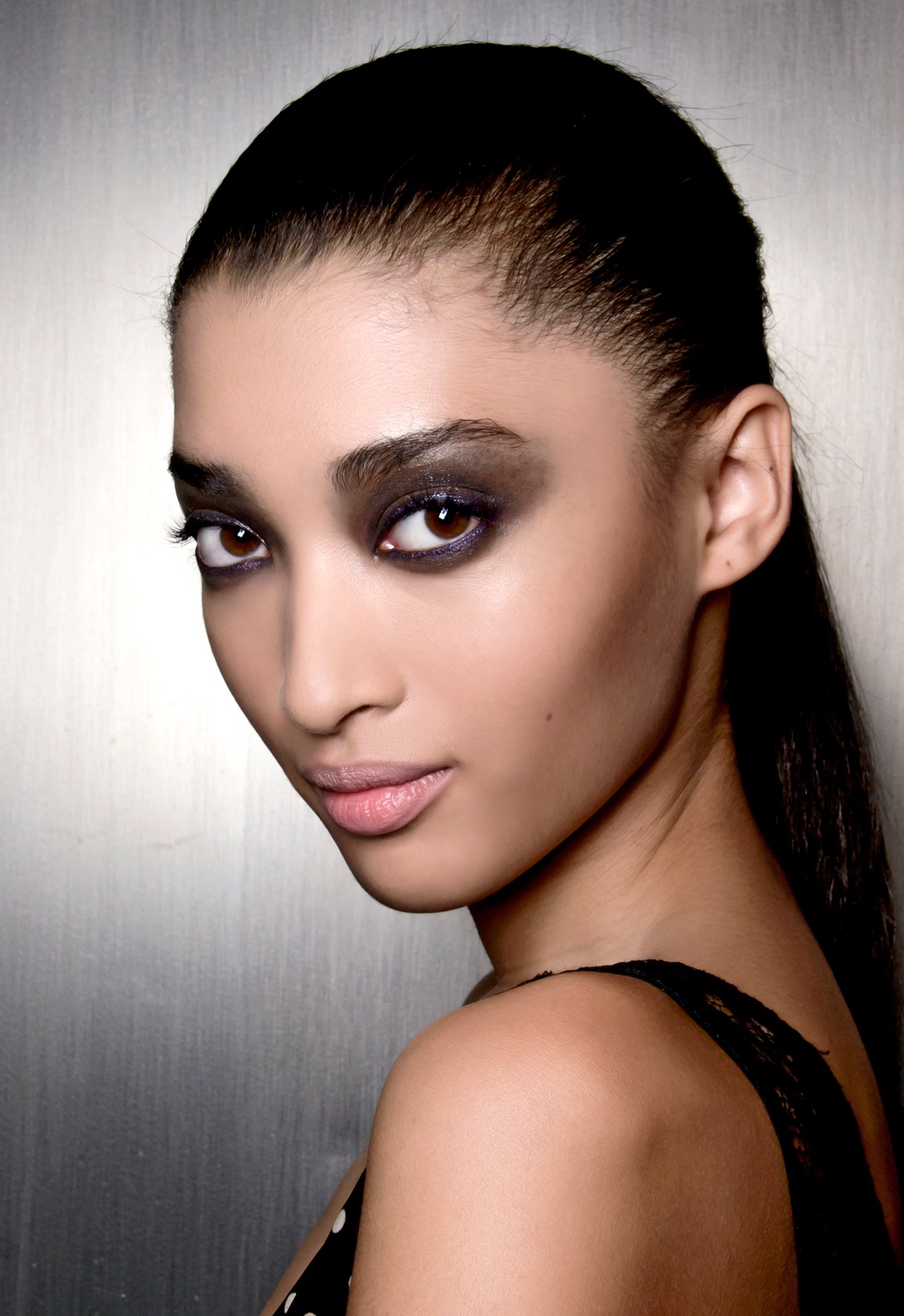 How to Grow Back Broken Hair: Dealing With the Damage