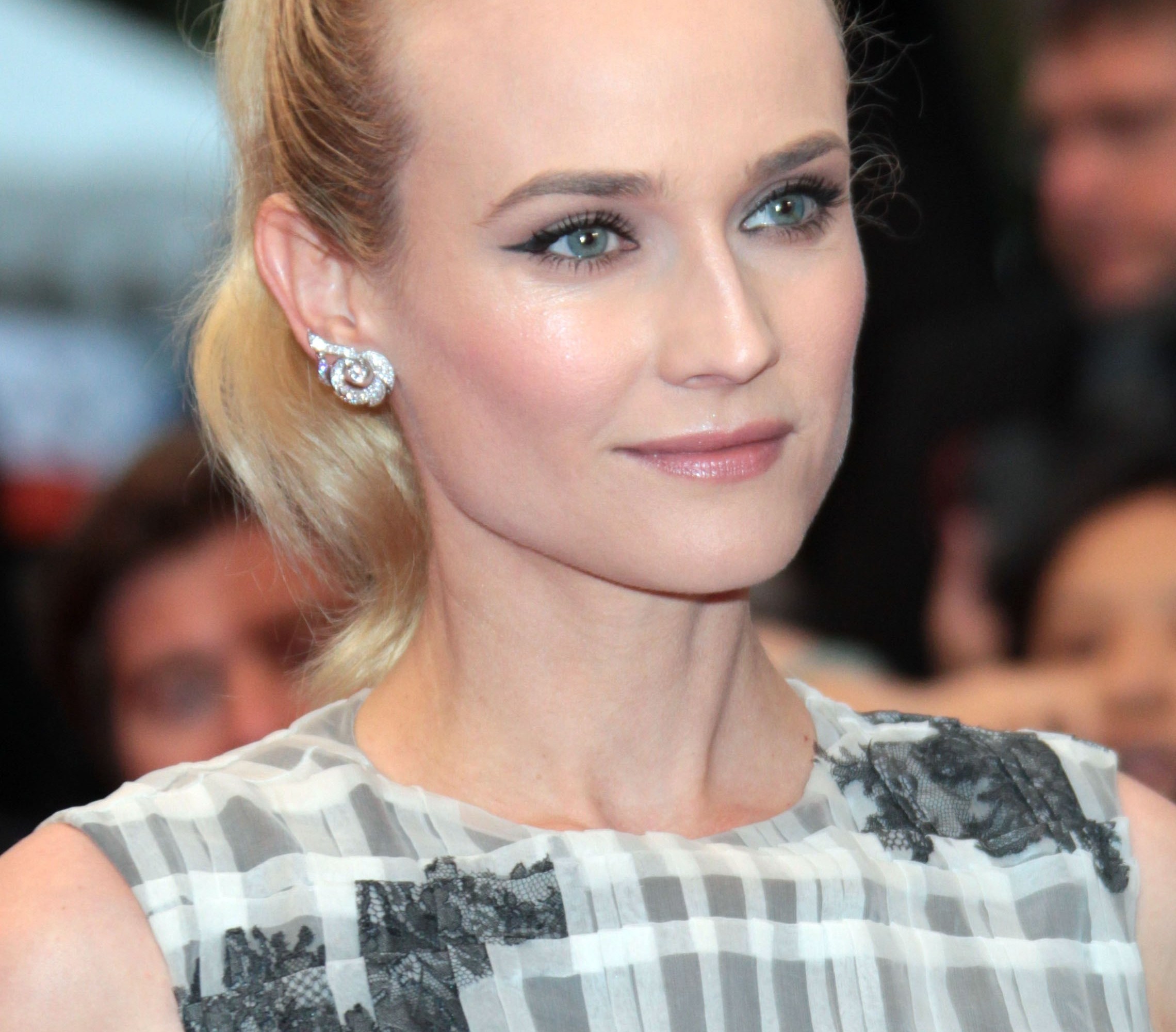 Anna Kendrick Goes Topless for 'GQ' Spread