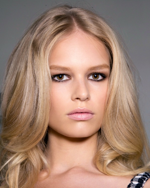 How to Use a Mascara Primer on Your Lashes