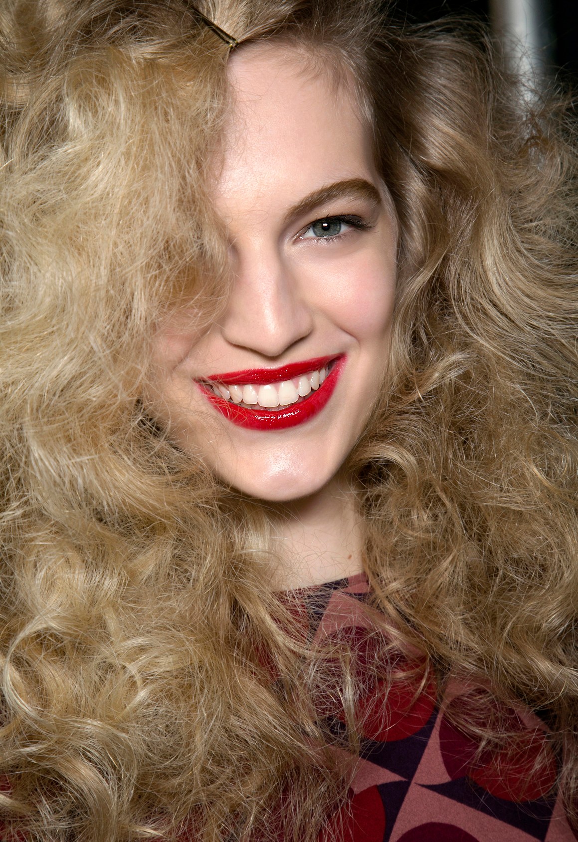 How to Style Curly Hair in the Summer