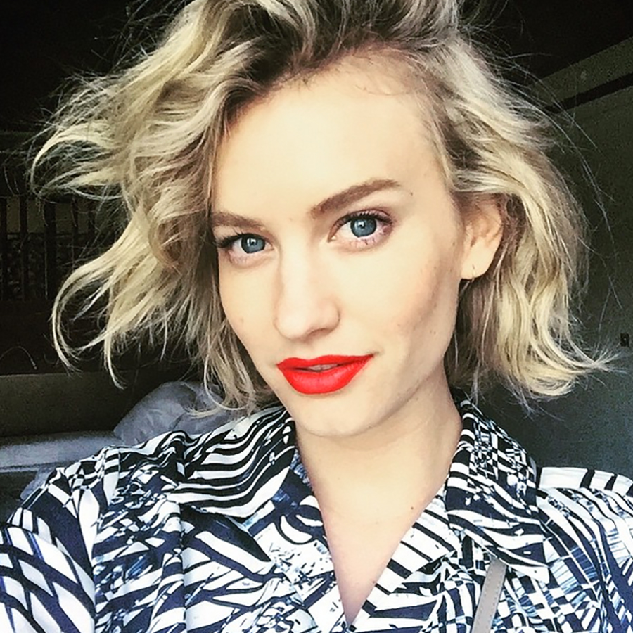 Your Guide to the '90s Hair Flip