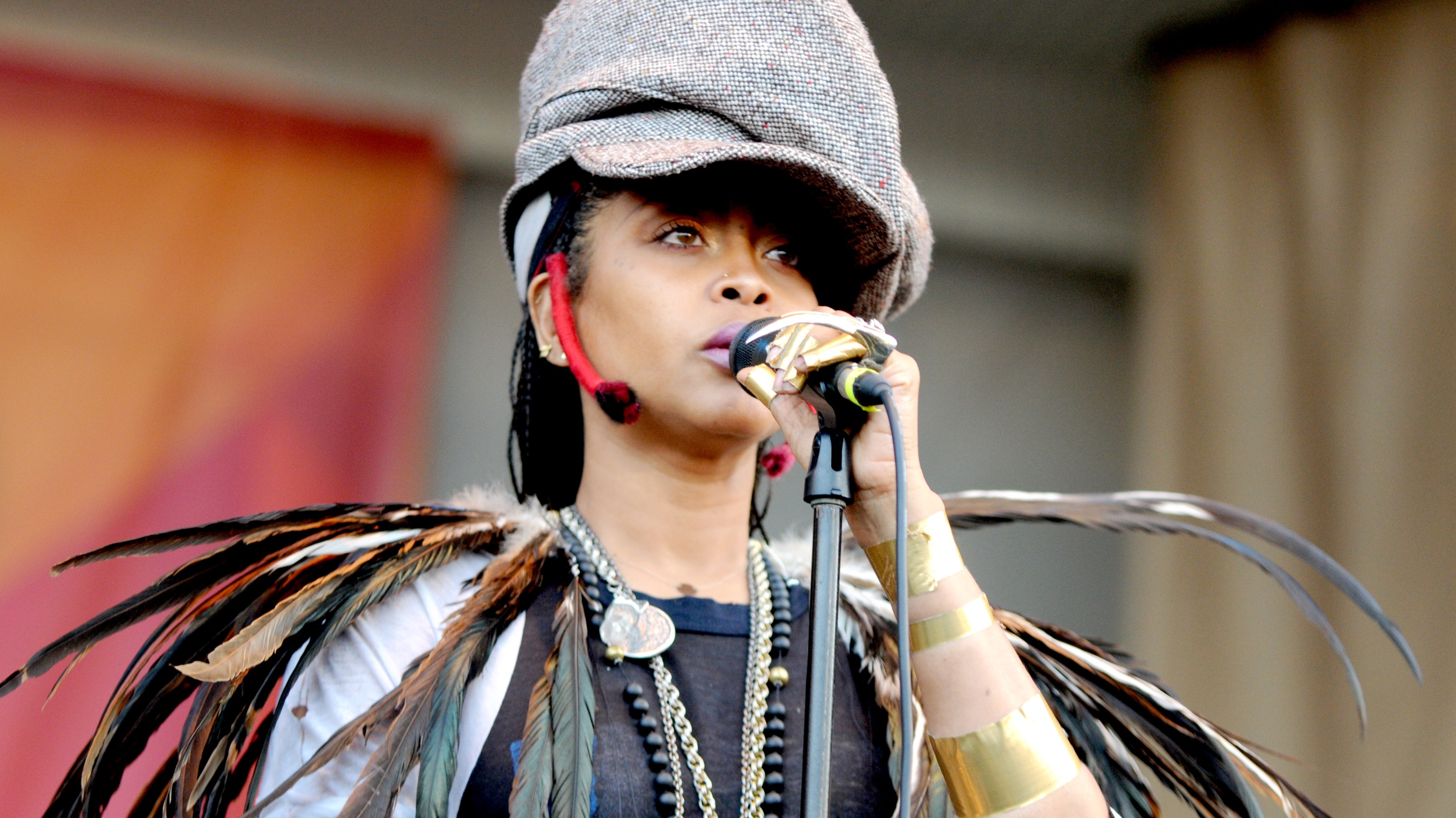 Erykah Badu Covers Drake's Hotline Bling