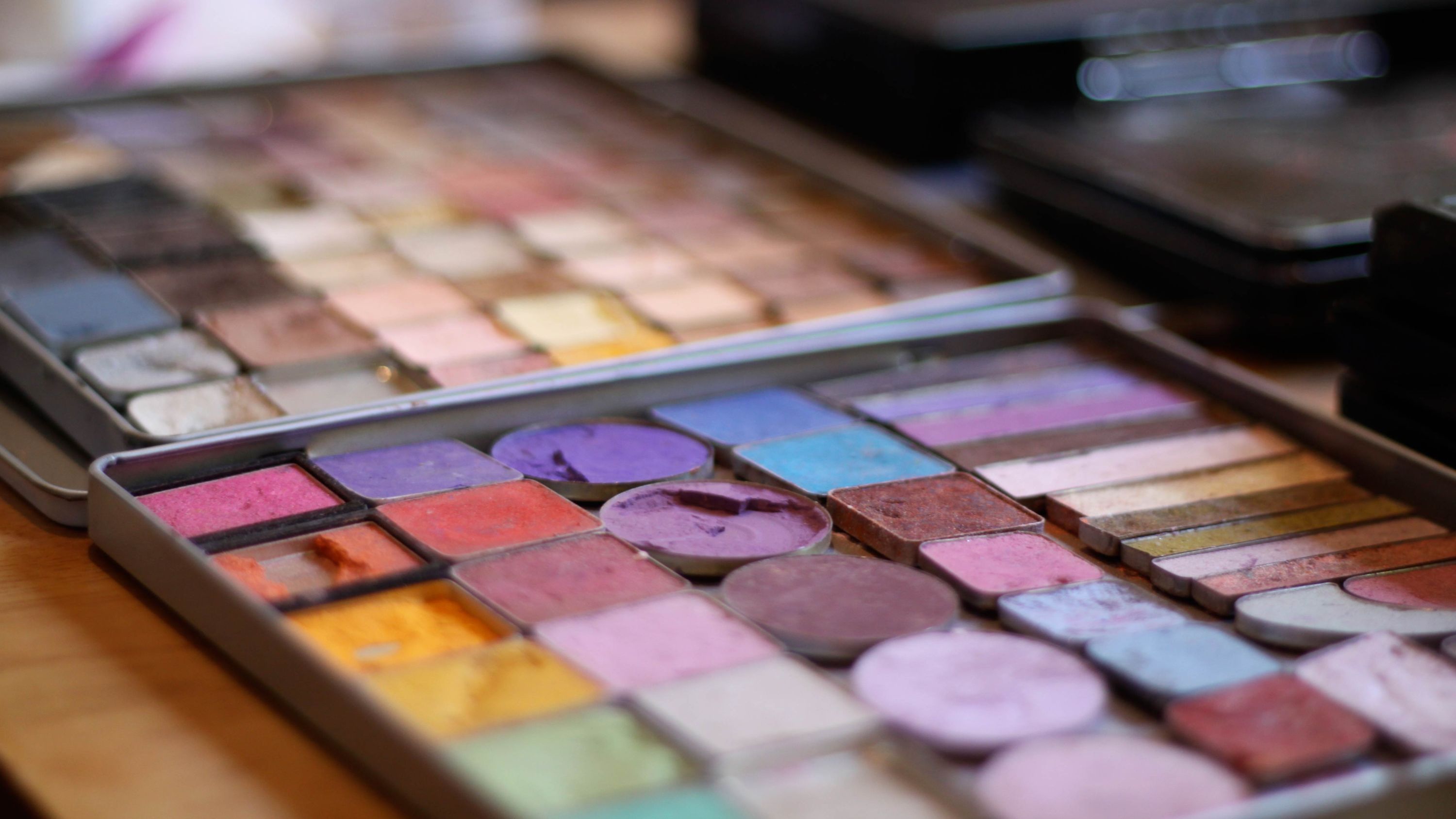 Watch the Duo Behind Pixiwoo Apply Makeup with Their Eyes Closed