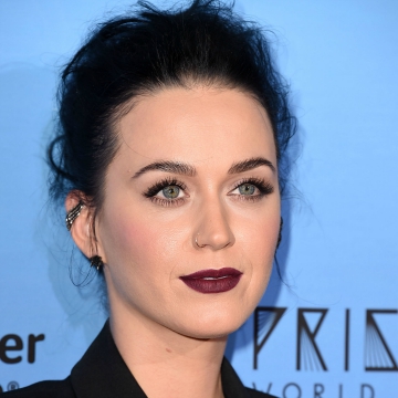 Amanda Seyfried Engaged—and She's Only Been Dating Him 6 Months!