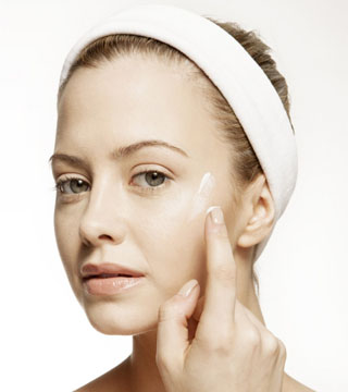 How (Correctly) Apply Topical Acne Medication