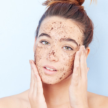 Glossier's Milky Jelly Cleanser Is Worth a Shot This Winter