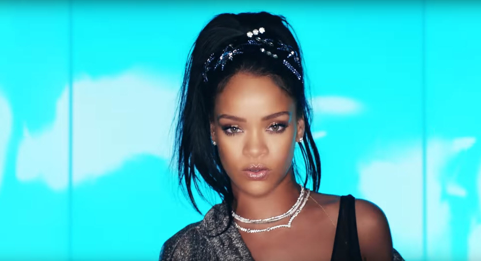 Watch Rihanna Cry During a Dublin Concert