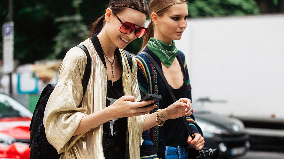 11 Quick and Easy Hairstyles You Can Do Right Now