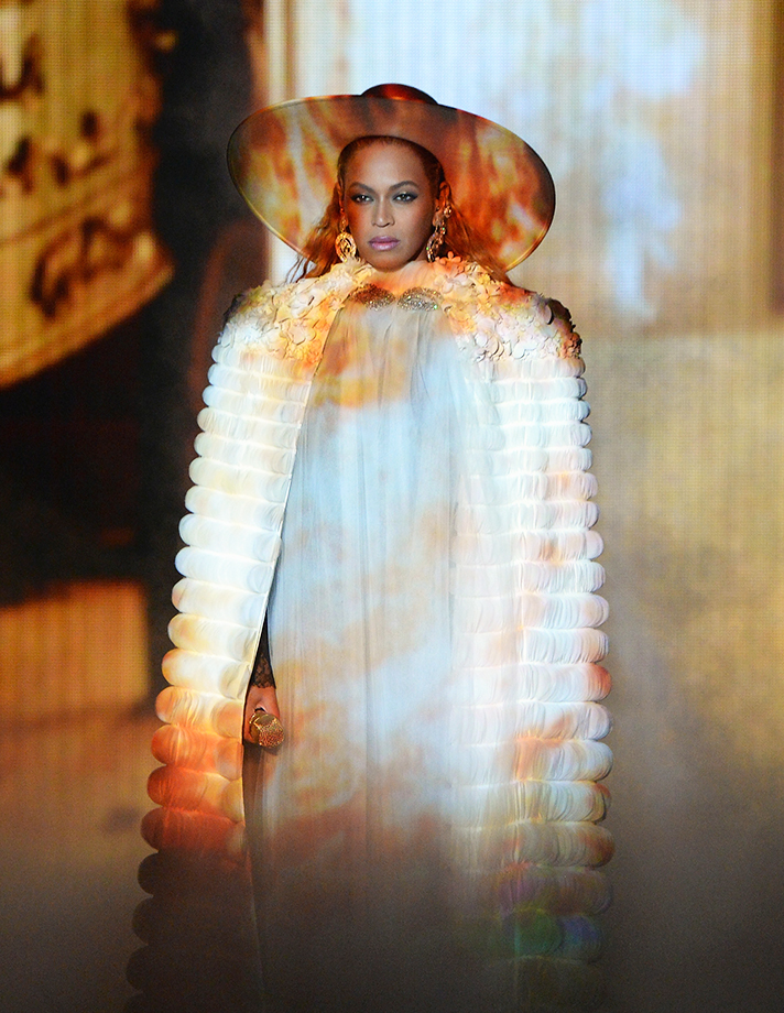 beyonce-cmas-social-media