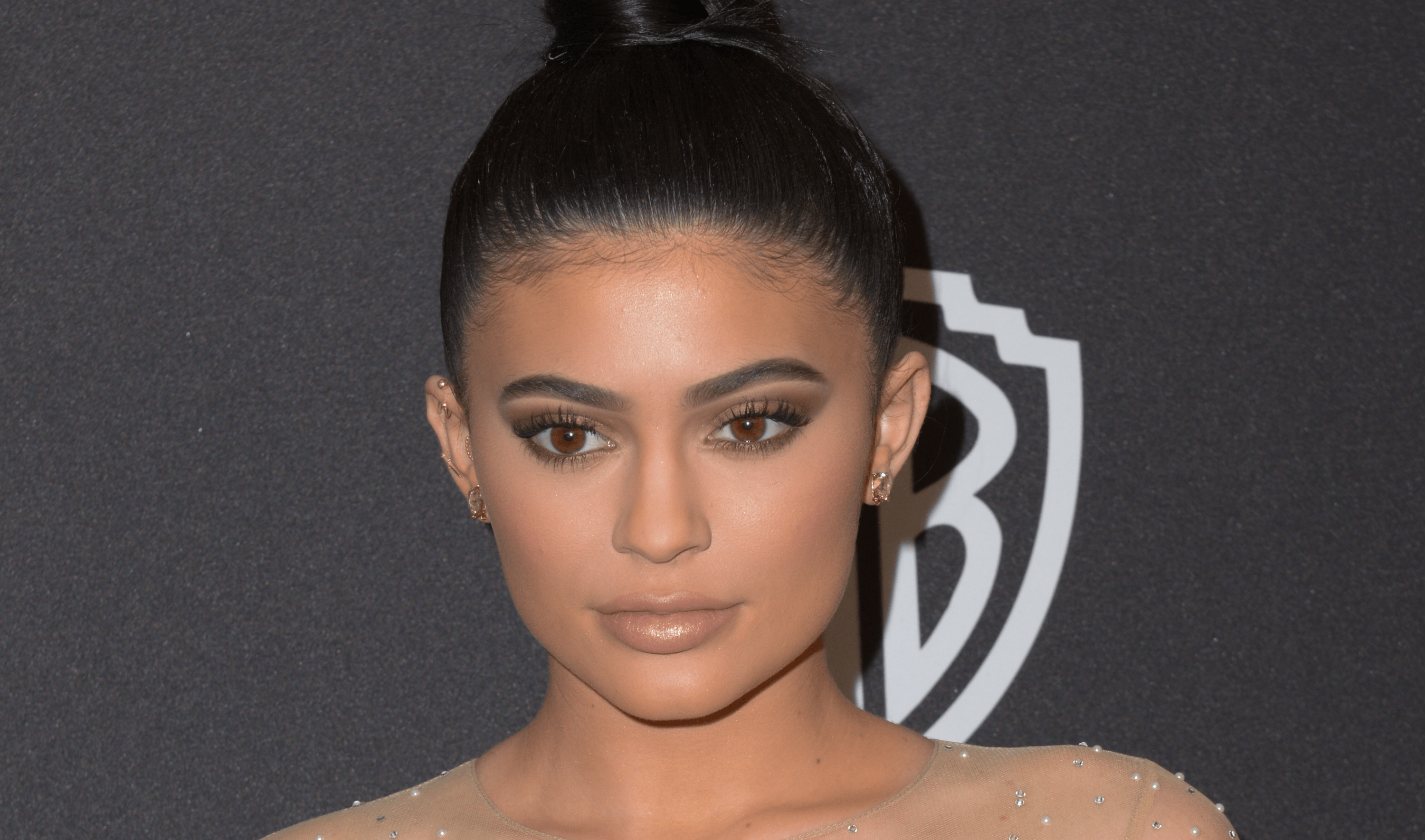 kylie-jenner-american-music-awards-2016
