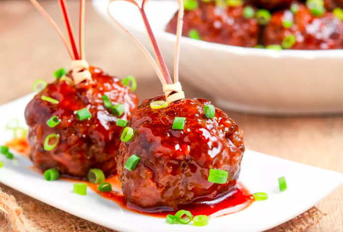 STYLECASTER | 25 Festive Recipes That Will Impress Your Friends on New Year’s Eve | 4-Ingredient Meatballs