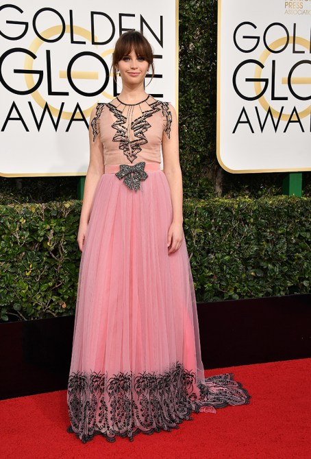 golden globe awards 2017 felicity jones