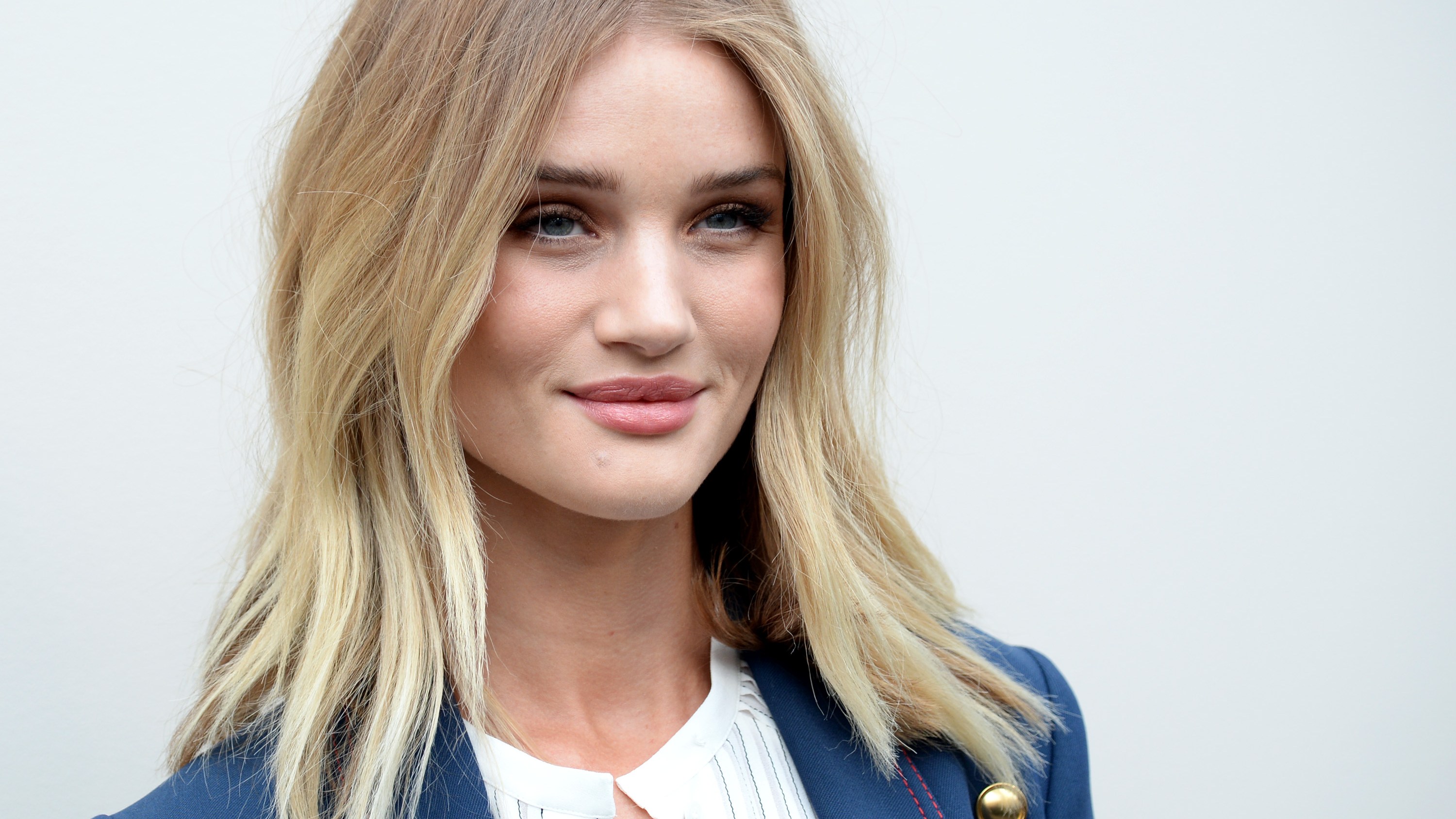 rosie-huntington-whiteley-eyelashes