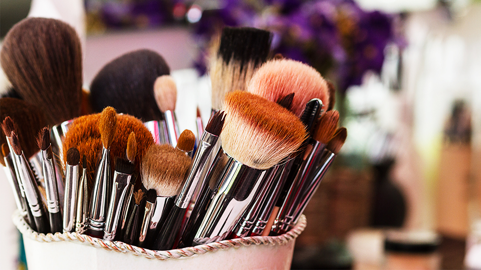 DIY Makeup Brush Drying Rack - Easy How-To