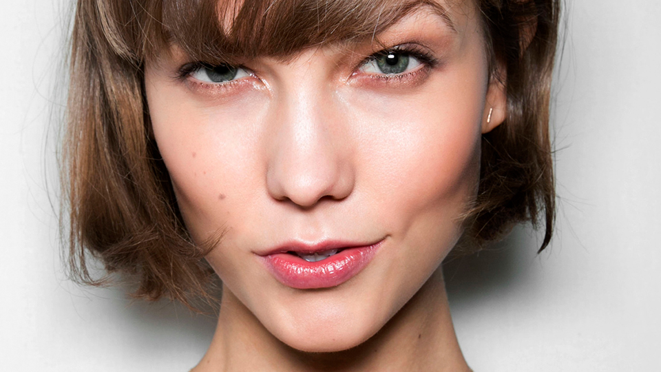 Hidden Rainbow Roots is Spring's Coolest Hair Trend