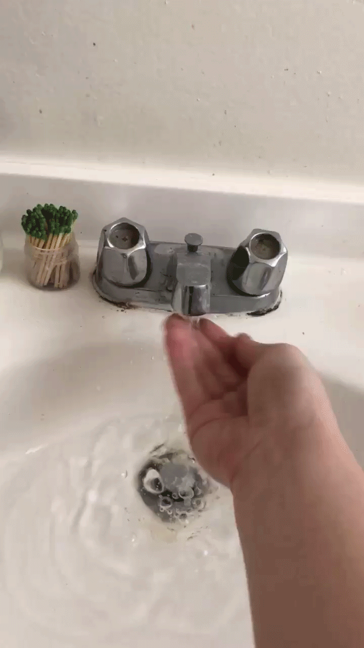 STYLECASTER | How to Get Rid of Static Cling, According to a Very Static Cling-Prone Person