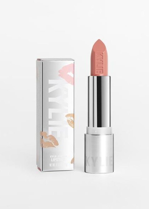 STYLECASTER | Differences Between Red Carpet and Real Life Makeup | Kylie Cosmetics Silver Series Lipsticks