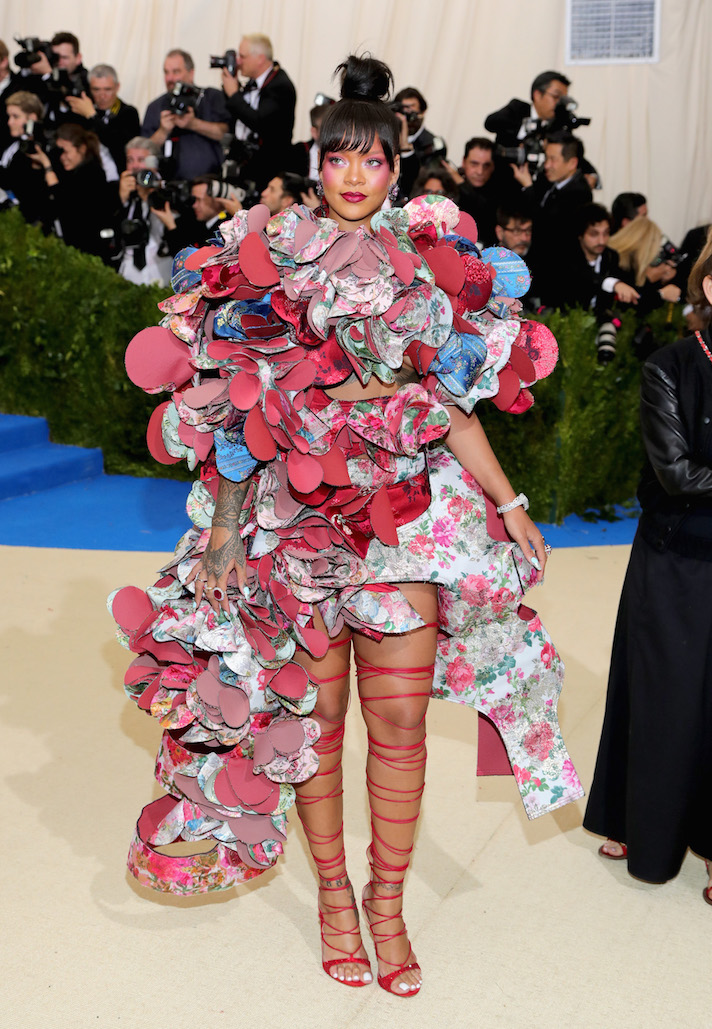 STYLECASTER | 43 Celebrity Met Gala Looks That Went Down in Fashion History