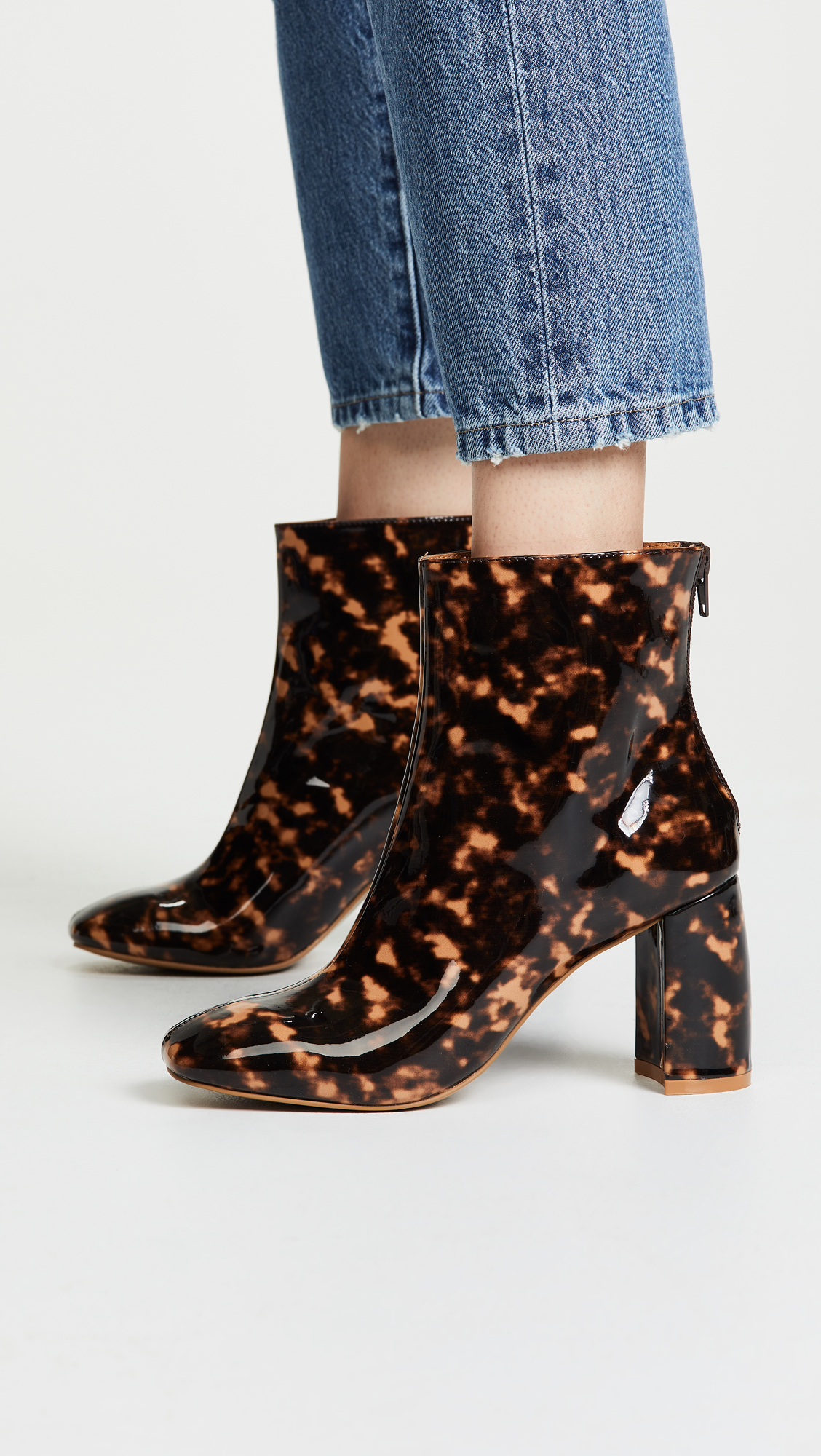 STYLECASTER | 11 Exciting New Ways to Wear Tortoise This Season