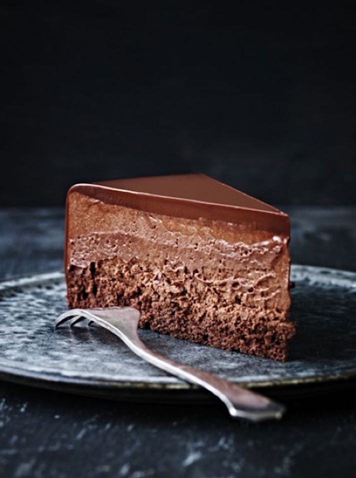 STYLECASTER | 17 Easy Chocolate Desserts That Want to Be Your Valentine | Chocolate Mousse Cake