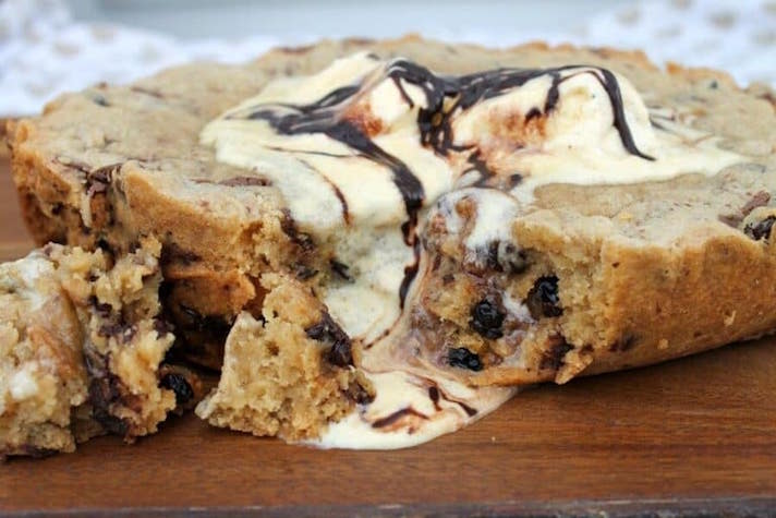 STYLECASTER | 17 Slow-Cooker Recipes to Whip Up During March Madness | Giant Chocolate Chip Raisin Cookie