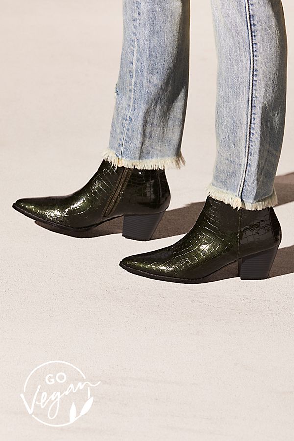Croc-Effect Ankle Booties Are Effectively Replacing Last Season’s Snakeskin | STYLECASTER