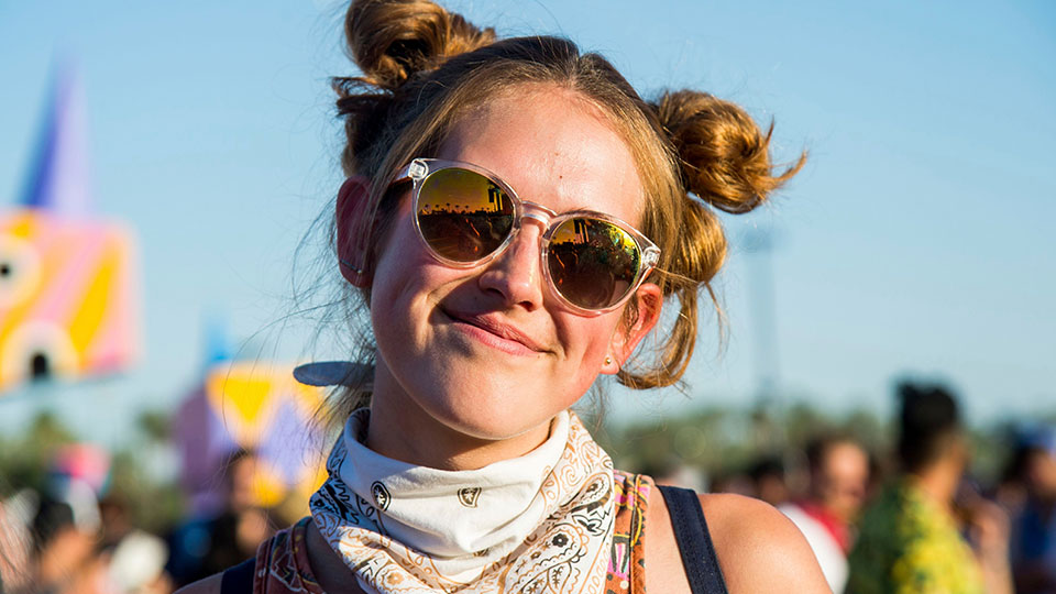 daisy hair festival season
