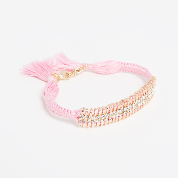 STYLECASTER | Friendship Bracelets Might Be 2019's Most Nostalgic Trend Yet