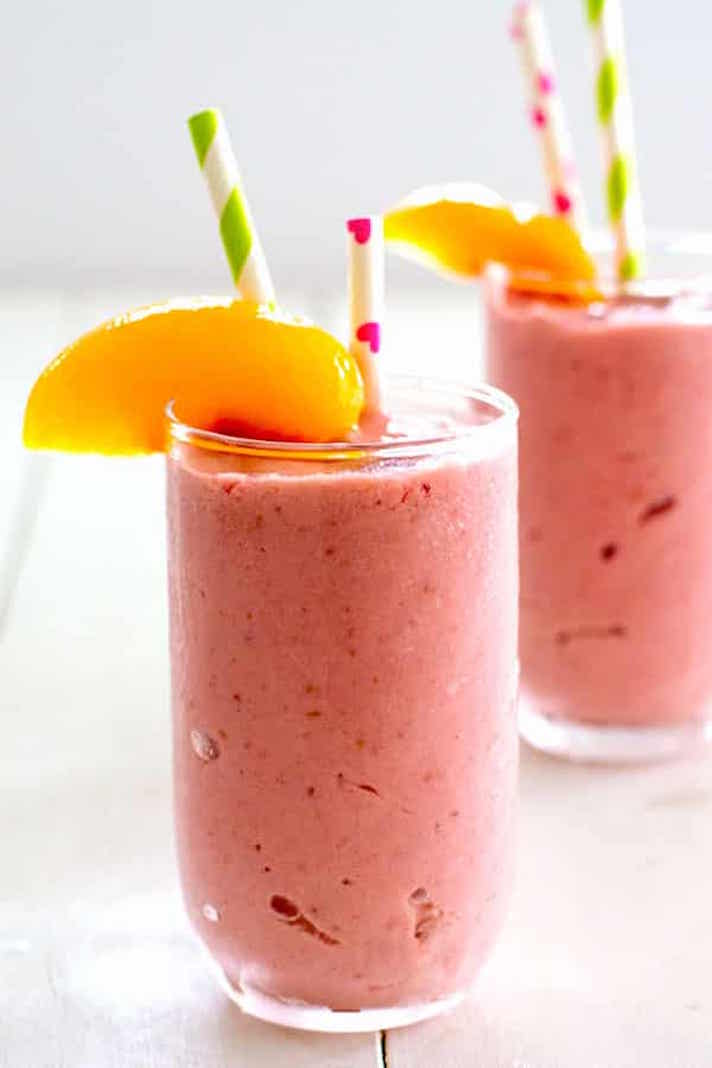 STYLECASTER | 17 High-Protein Smoothies With No Protein Powder | Raspberry-Peach Cottage Cheese Smoothie