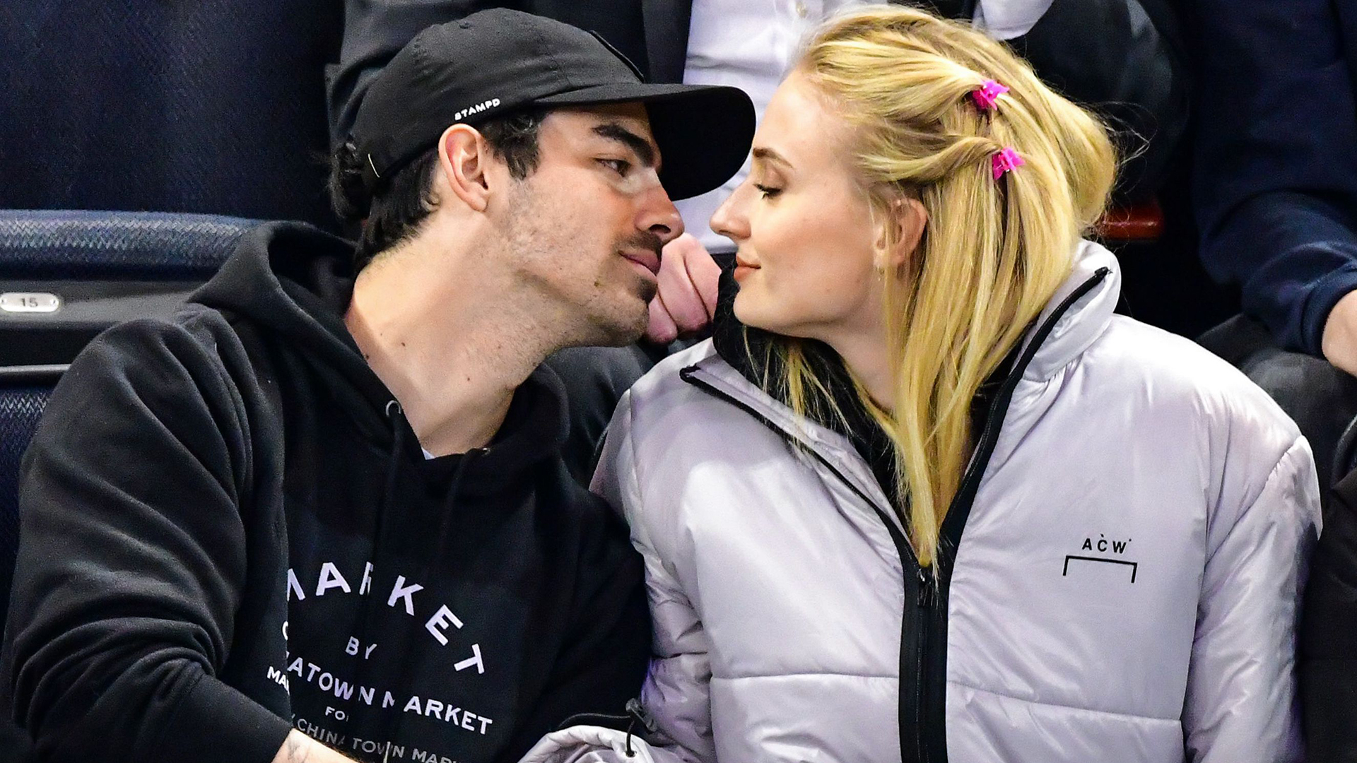 Joe Jonas Sophie Turner Kiss Rangers Game