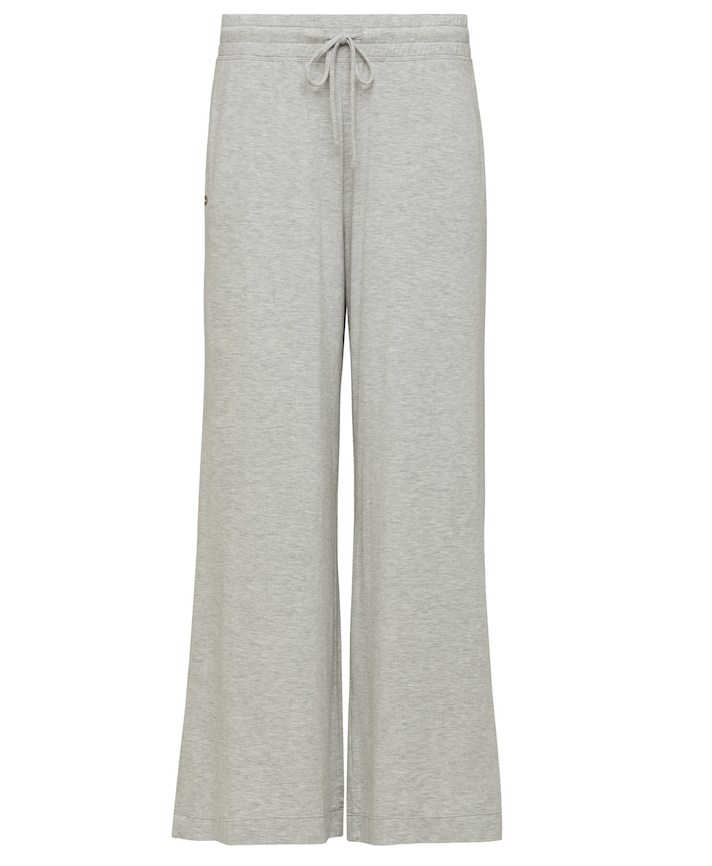 STYLECASTER | Vanessa Hudgens x AVIA Collection