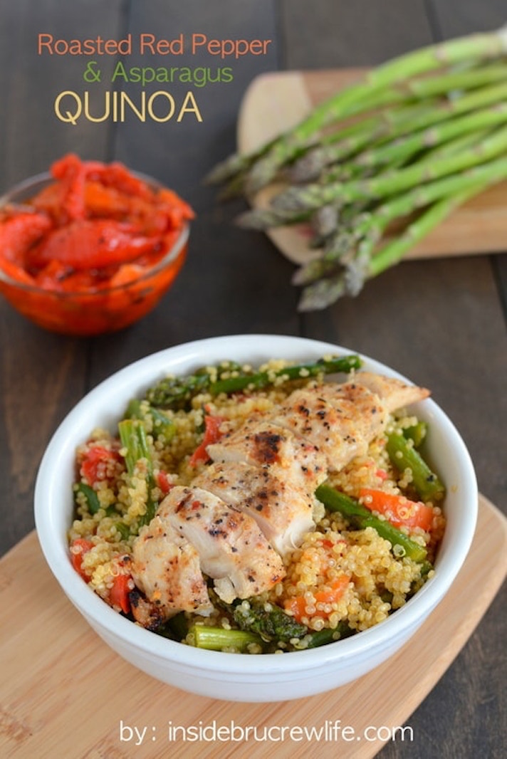 STYLECASTER | 17 High-Protein Summer Dinners With 5 Ingredients or Less | Roasted Red Pepper and Asparagus Quinoa