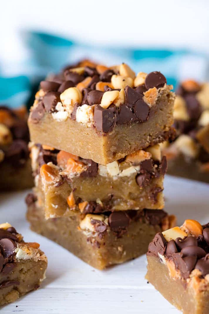STYLECASTER | New Year's Eve Recipes You Can Make in a Slow-Cooker | Chocolate Chip Blondies