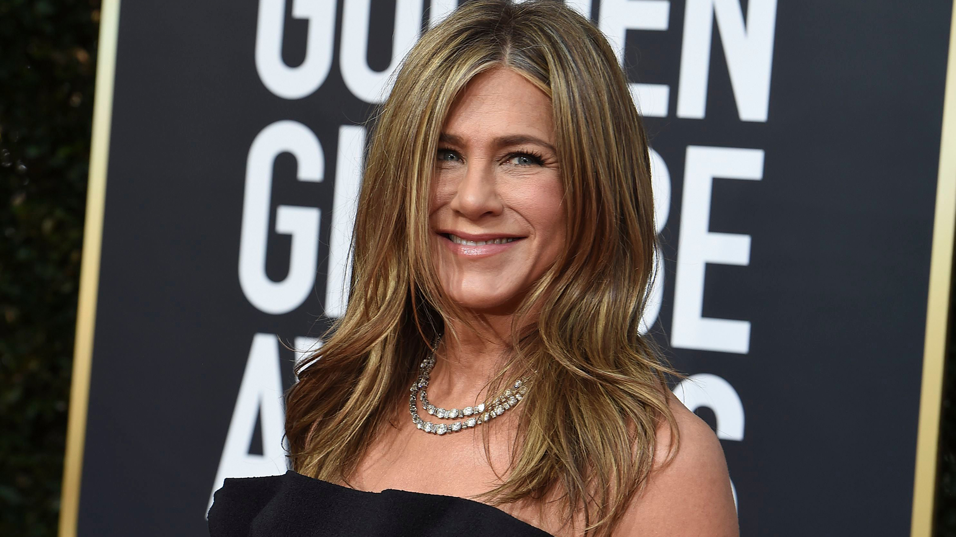 STYLECASTER | Jennifer Aniston 2020 Golden Globes Dress