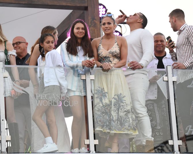 Jennifer-lopez-alex-rodriguez-super-bowl-photos-2020-image