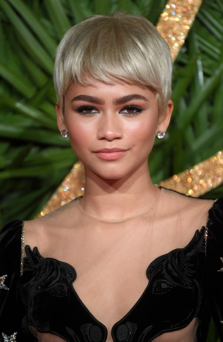 zendaya blonde pixie