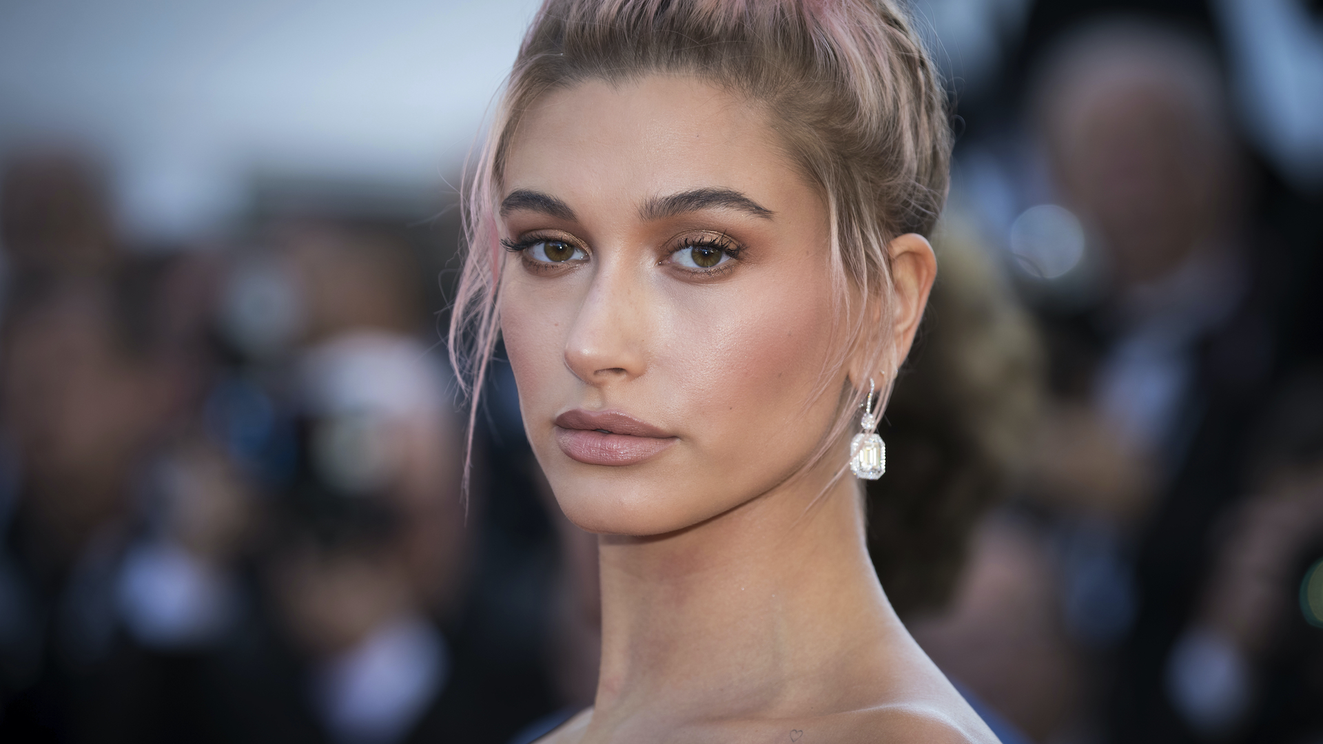 STYLECASTER | Hailey Bieber Crop Top