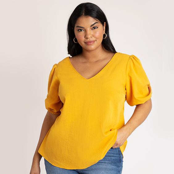 STYLECASTER | Selena Gomez 'Selena + Chef' Outfits