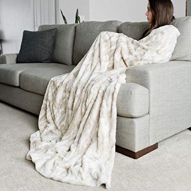 GRACED SOFT LUXURIES Oversized Throw Blanket