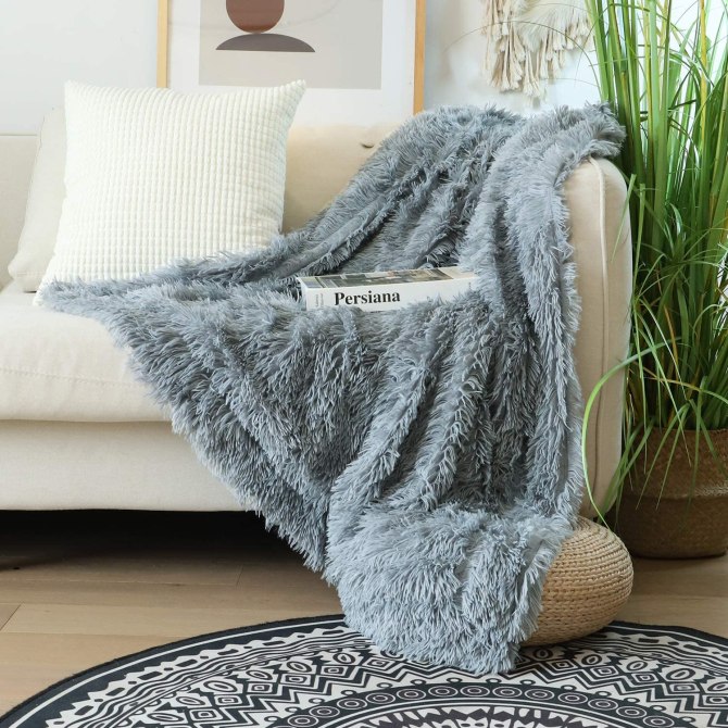 Decorative Extra Soft Faux Fur Throw Blanket