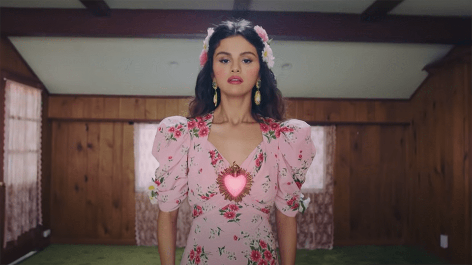 Selena Gomez "De Una Vez" Music Video