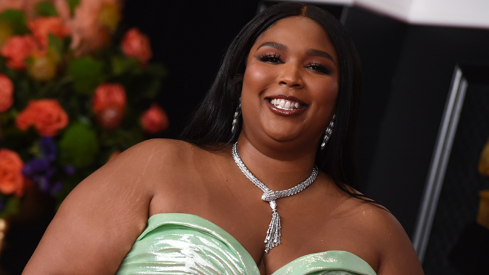 STYLECASTER | Lizzo Grammys 2021