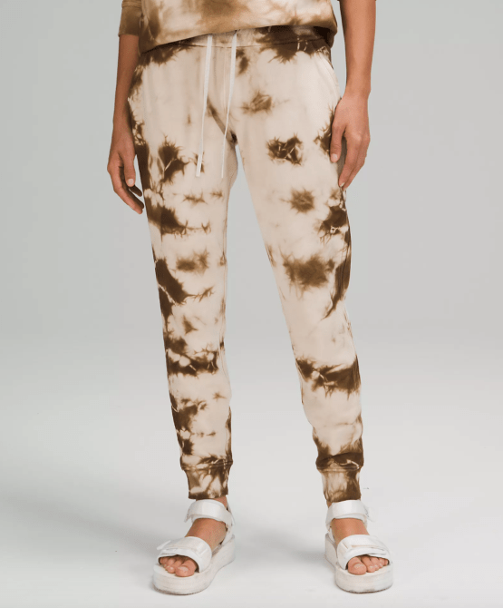 STYLECASTER | Lululemon Earth Day Collection