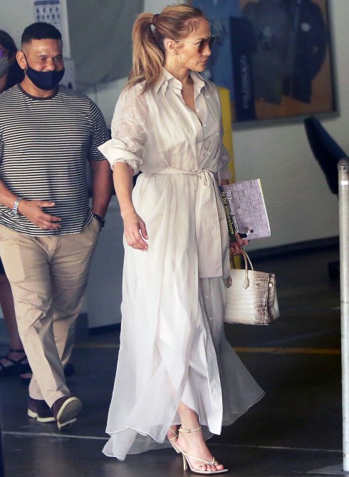 STYLECASTER | Jennifer Lopez Street Style